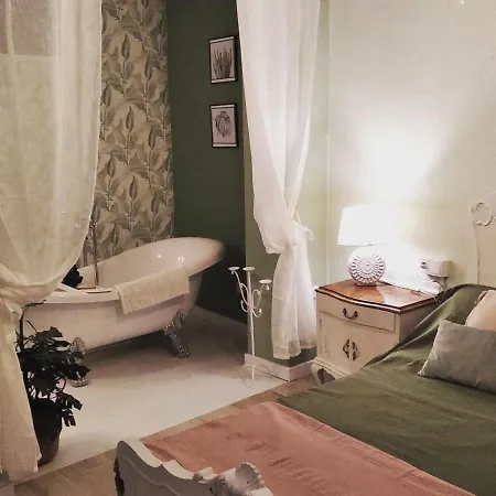 Corner House 펜션 폴로프