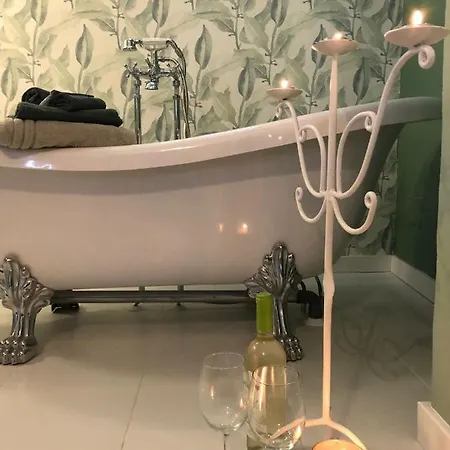 Corner House 펜션 폴로프